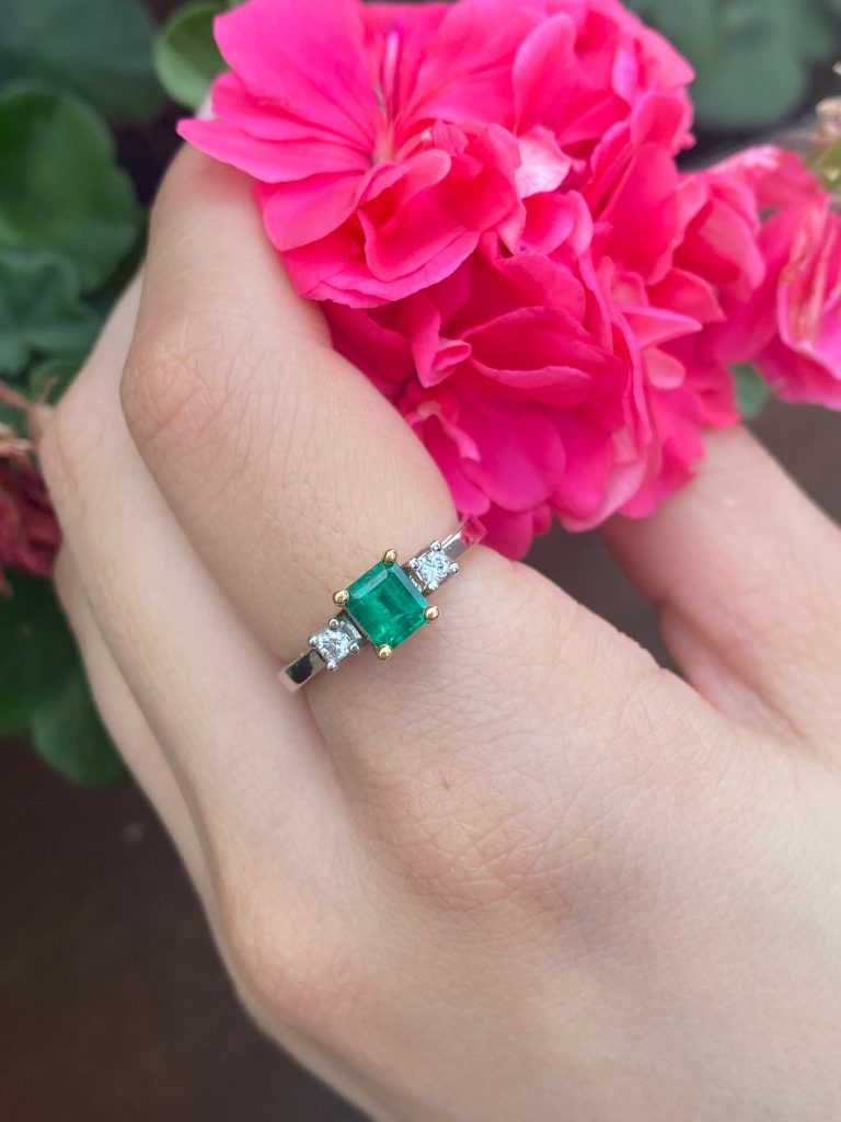 Offset stone ring