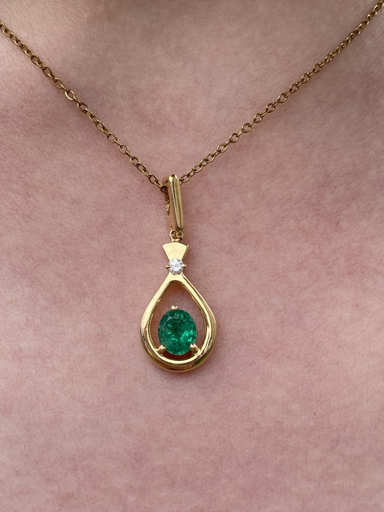 Cadena Oro y Esmeralda